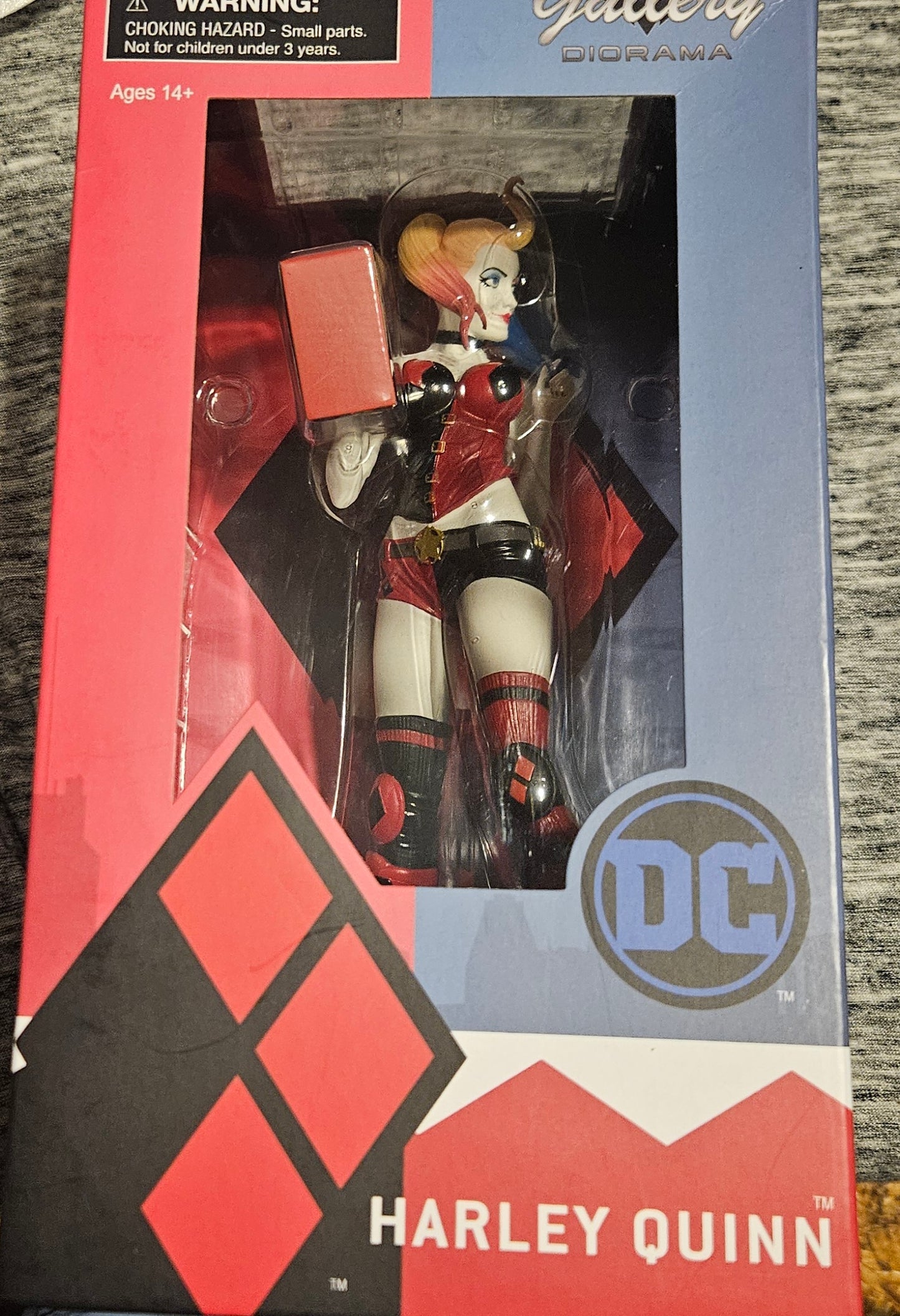 Diamond Selects Harley Quinn Statue
