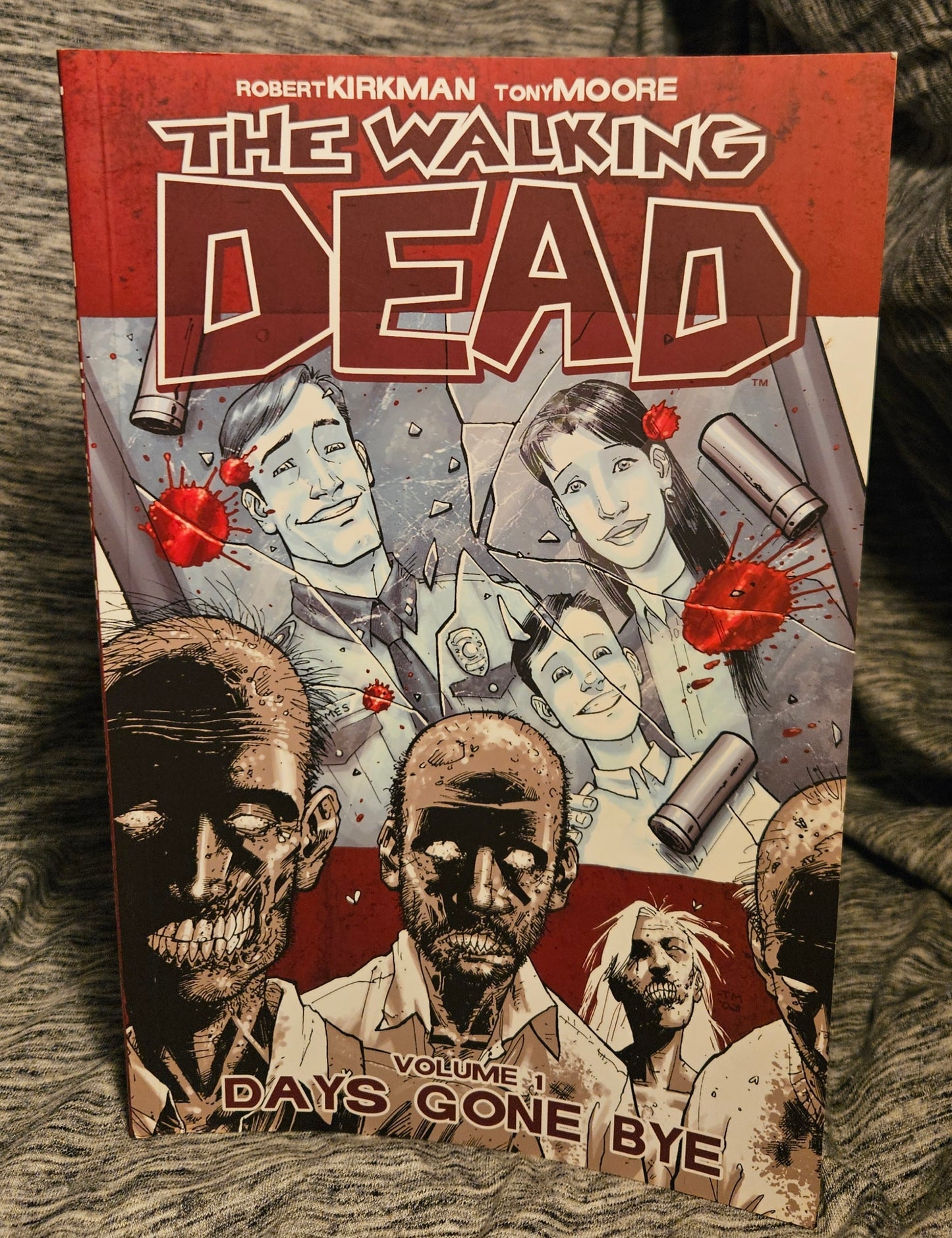 The Walking Dead Volume 1: Days Gone By (Book)