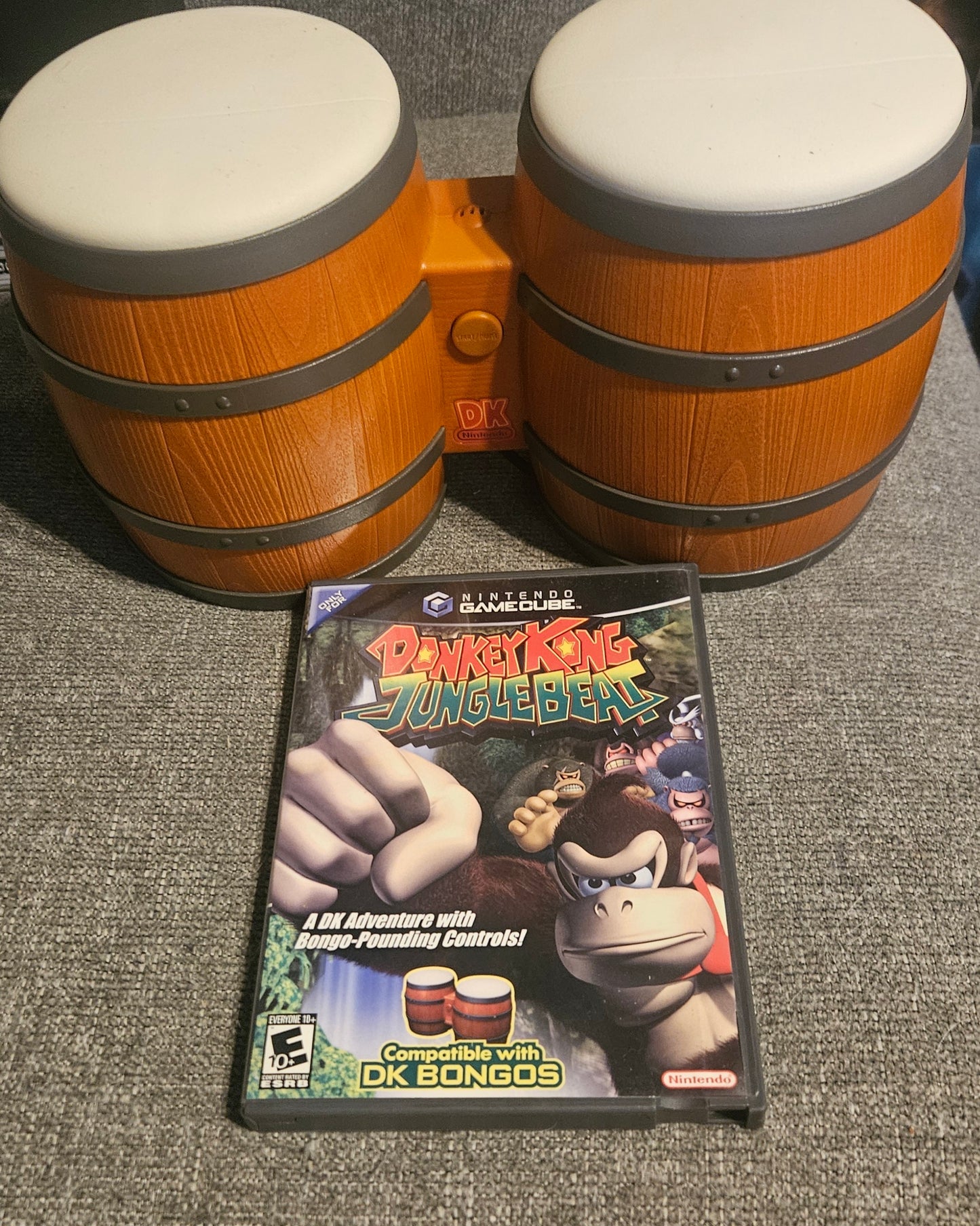 Donkey Kong Jungle Beat with Bongos (GameCube)