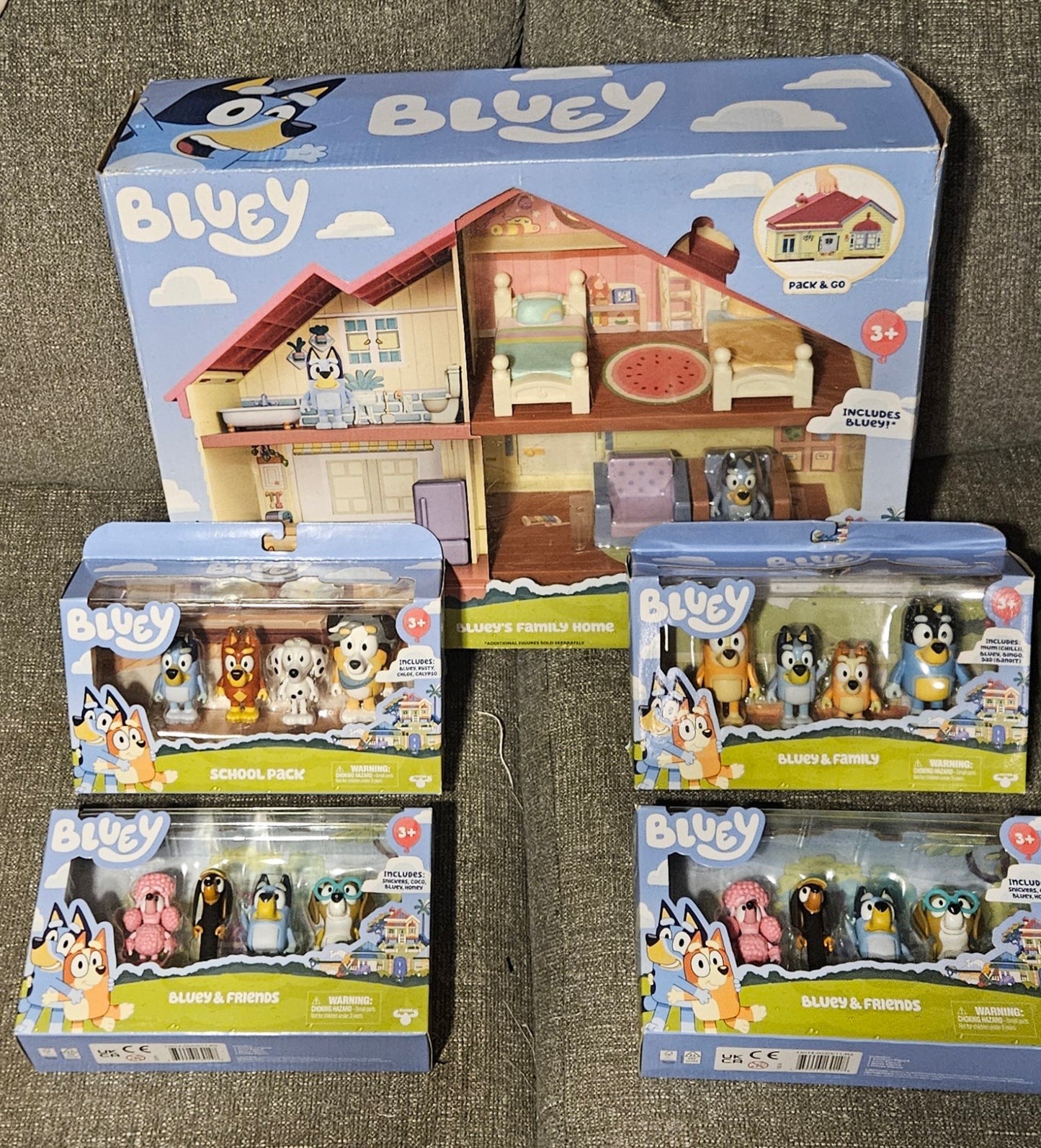Bluey Home with 4 Character Packs