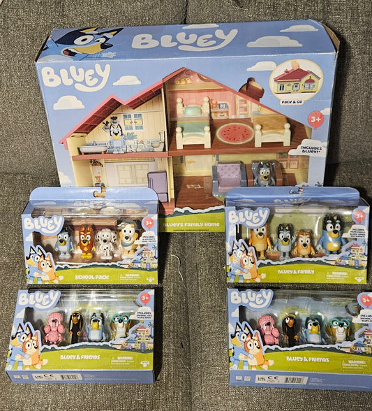 Bluey Home with 4 Character Packs