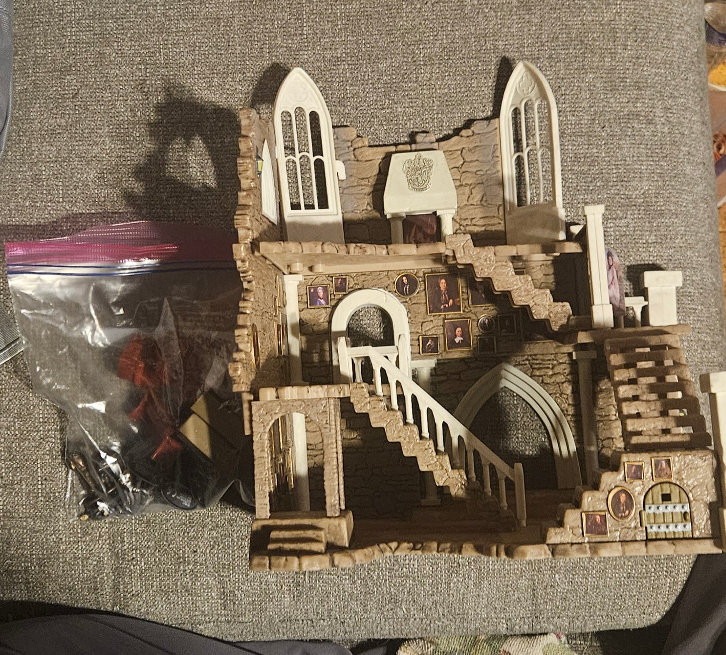 Harry Potter Moving Stairs & Gryffindor Common Room Collectible