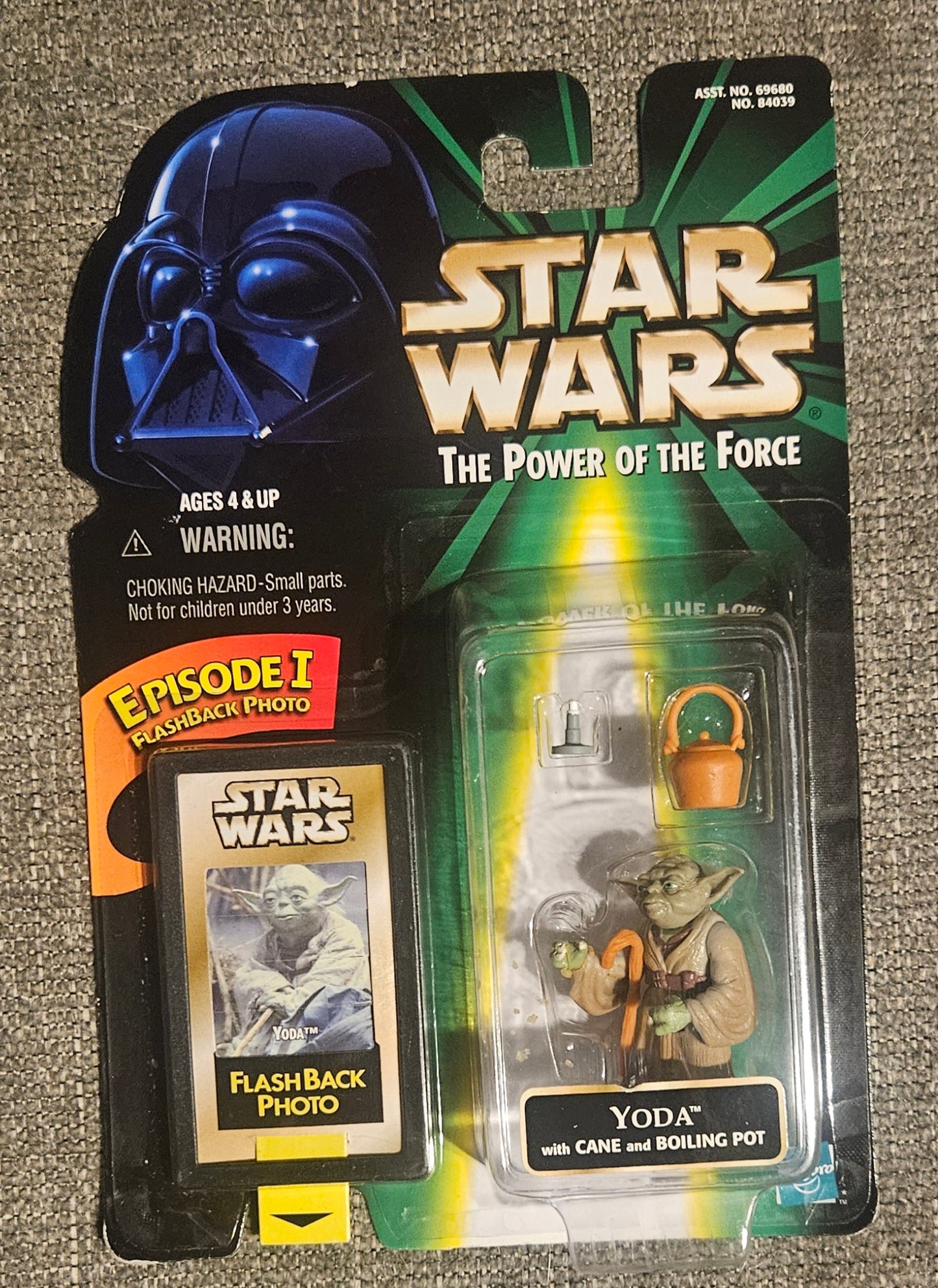 Star Wars: Yoda with Cane and Boiling Pot Figure